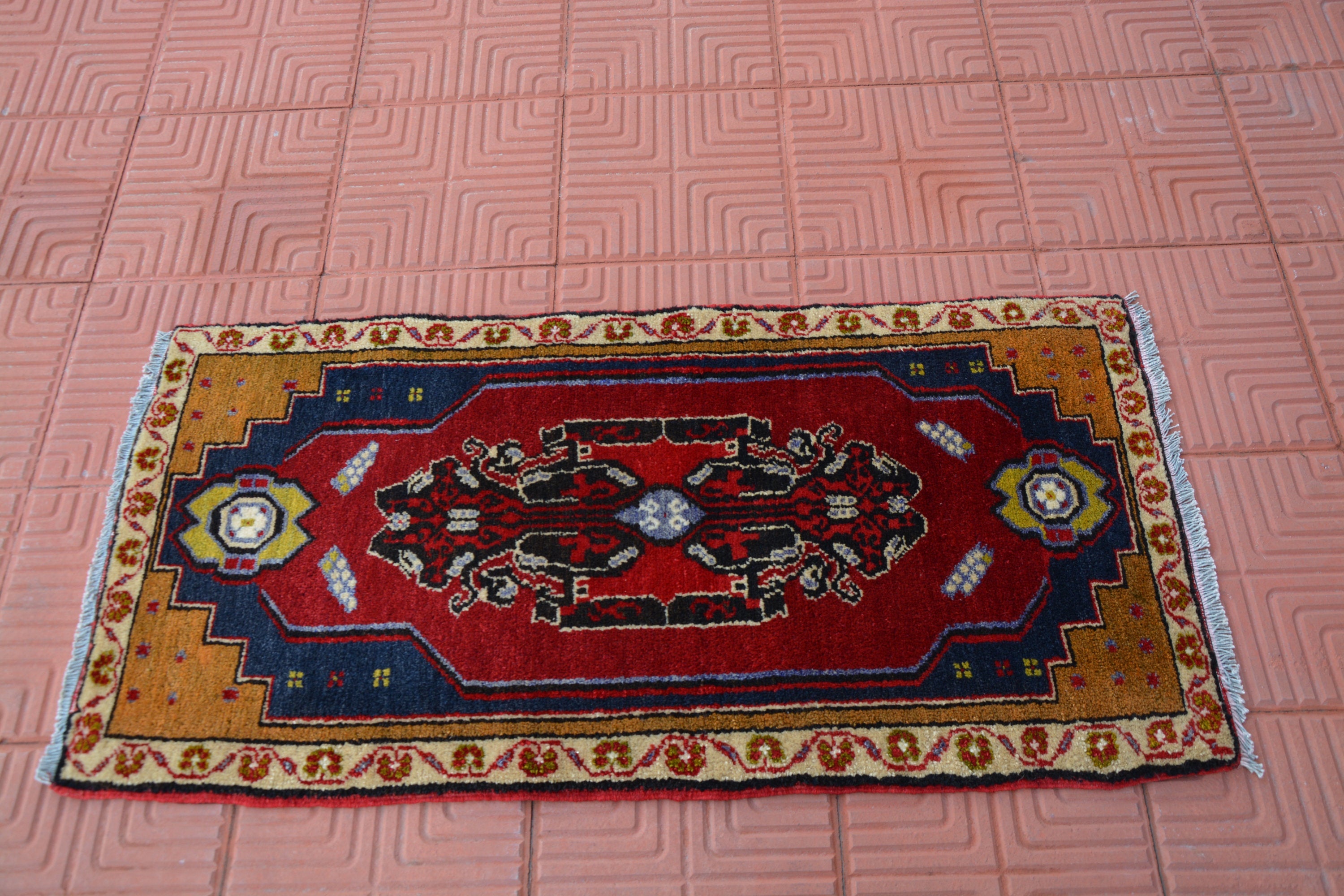 Small Vintage Turkish Handmade Oushak Kilim Rug in Red Wool